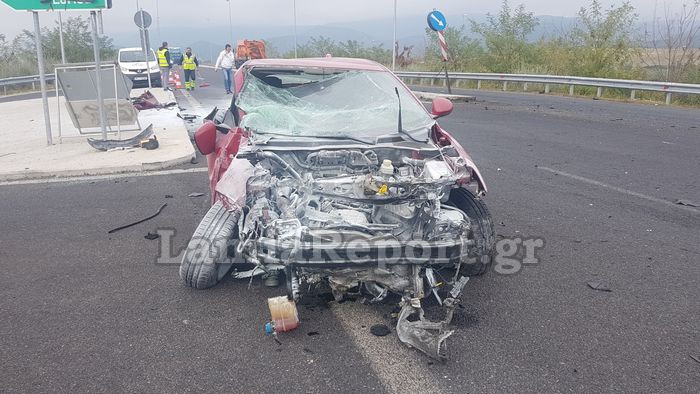 Σοκαριστικές εικόνες από τροχαίο στη Στυλίδα – ΙΧ «εμβόλισε» λεωφορείο